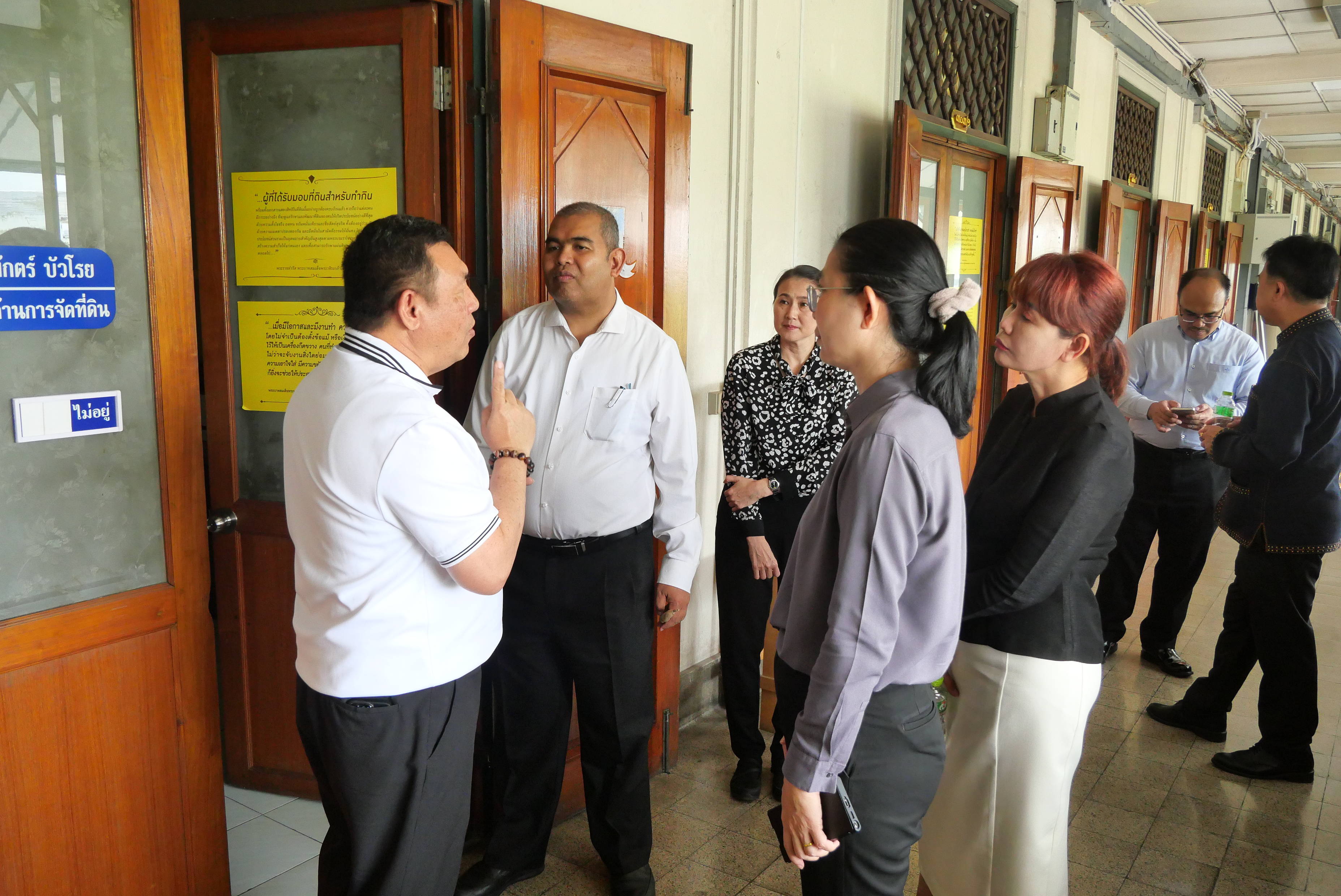 title - เลขาธิการ ส.ป.ก. ตรวจเยี่ยมบุคลากร ส.ป.ก. ถนนราชดำเนินนอก